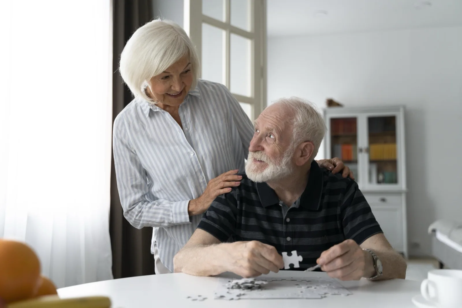 Les unités protégées (UVP) accompagnent les résidents atteints d'Alzheimer dans un cadre sécurisé
